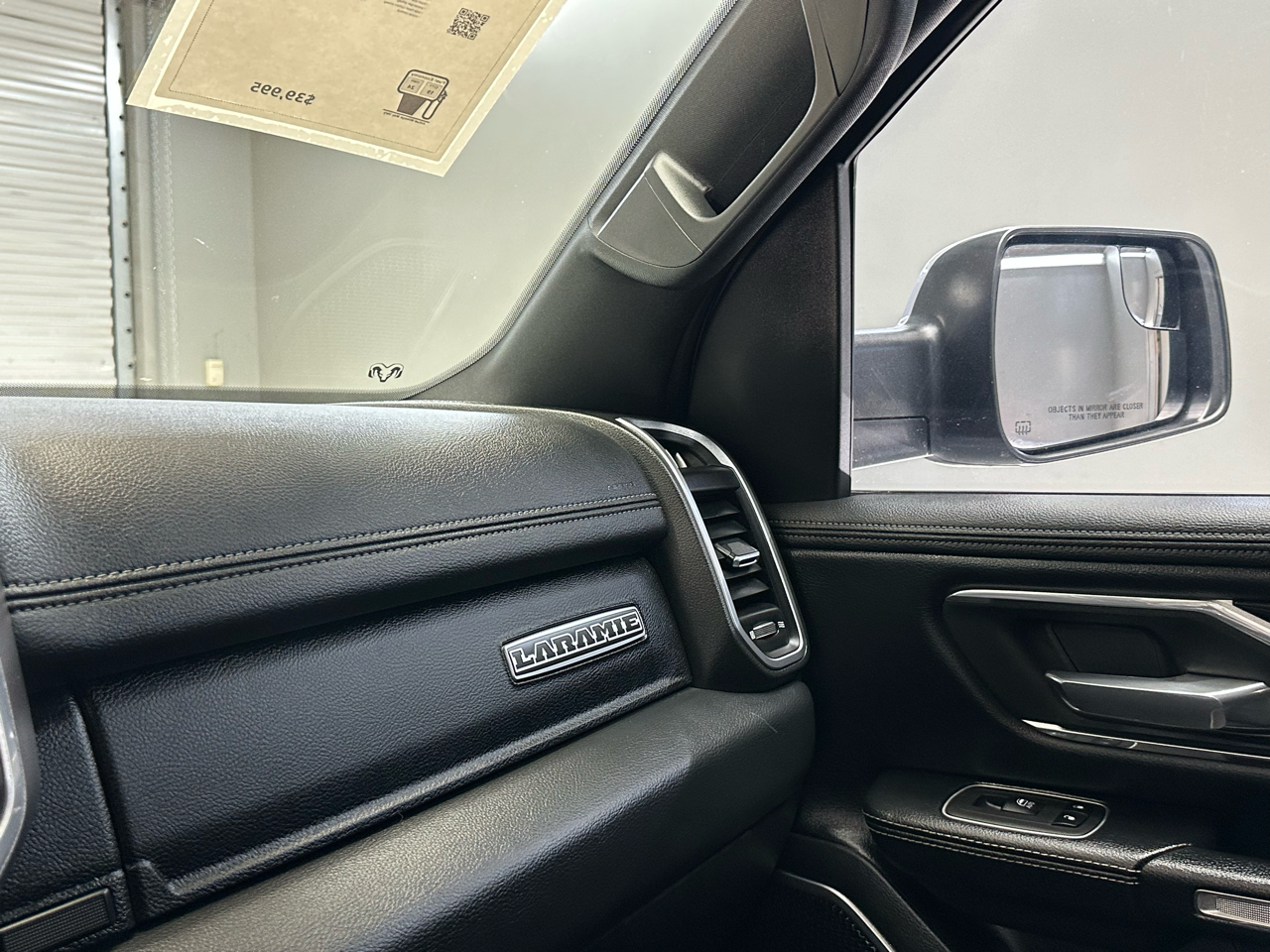 RAM 1500 Laramie Crew Cab SWB 4WD 2021