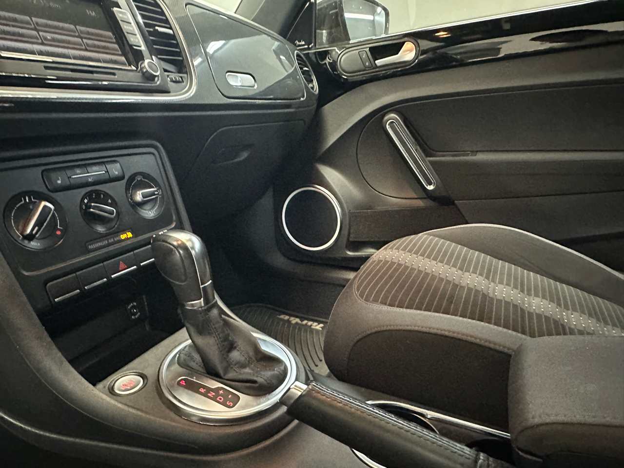 Volkswagen Beetle 2.0T Turbo 2012