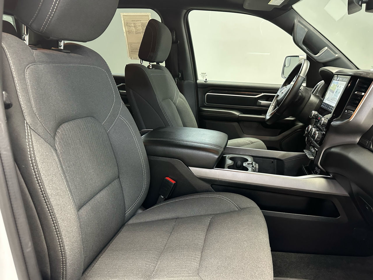 RAM 1500 Big Horn Crew Cab 4WD 2024