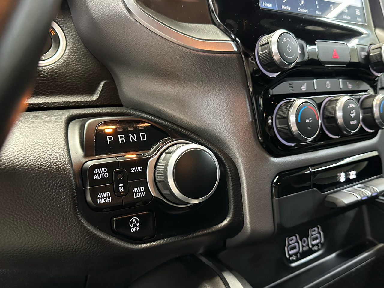 RAM 1500 Big Horn Crew Cab 4WD 2024