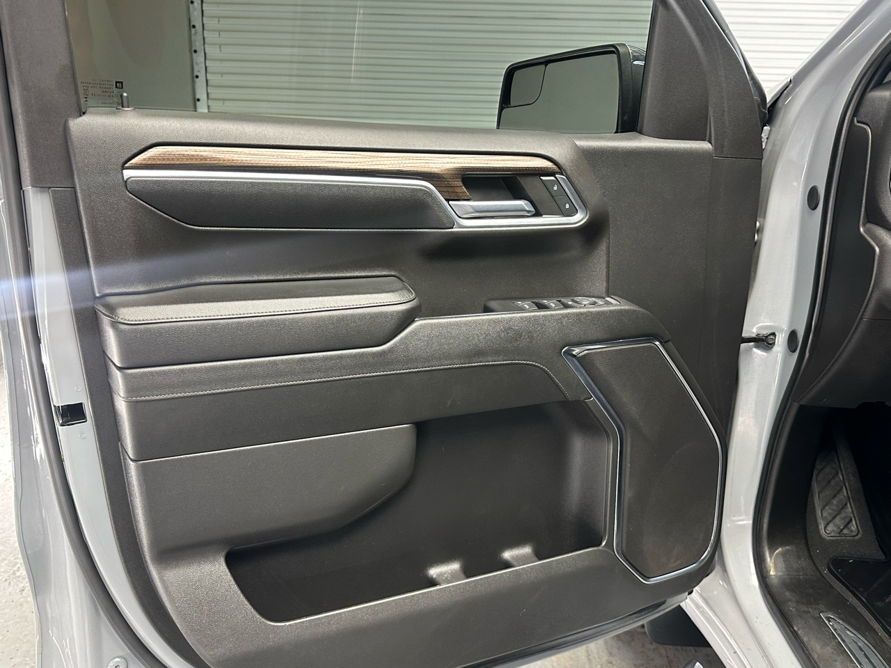 Chevrolet Silverado 1500 LT Crew Cab 4WD 2024