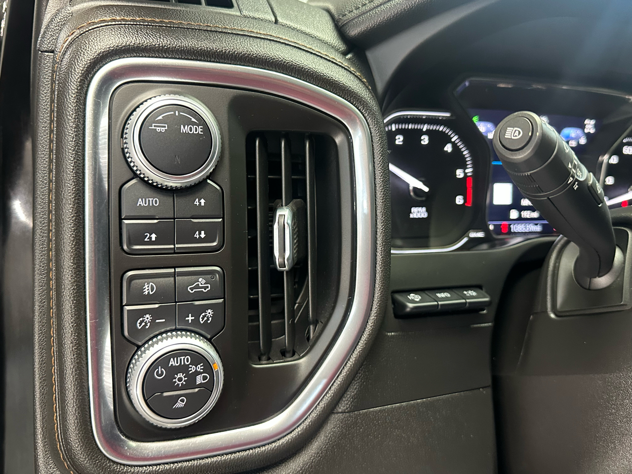 GMC Sierra 1500 AT4 Crew Cab Short Box 4WD 2020