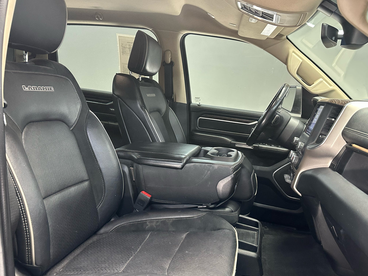 RAM 1500 Laramie Crew Cab SWB 4WD 2020