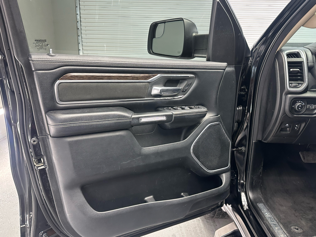 RAM 1500 Laramie Crew Cab SWB 4WD 2020