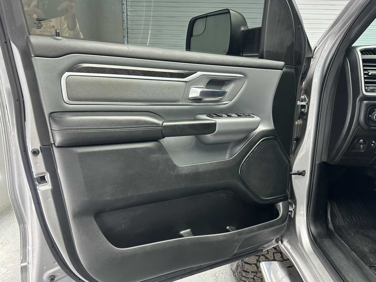 RAM 1500 Big Horn Crew Cab SWB 4WD 2021