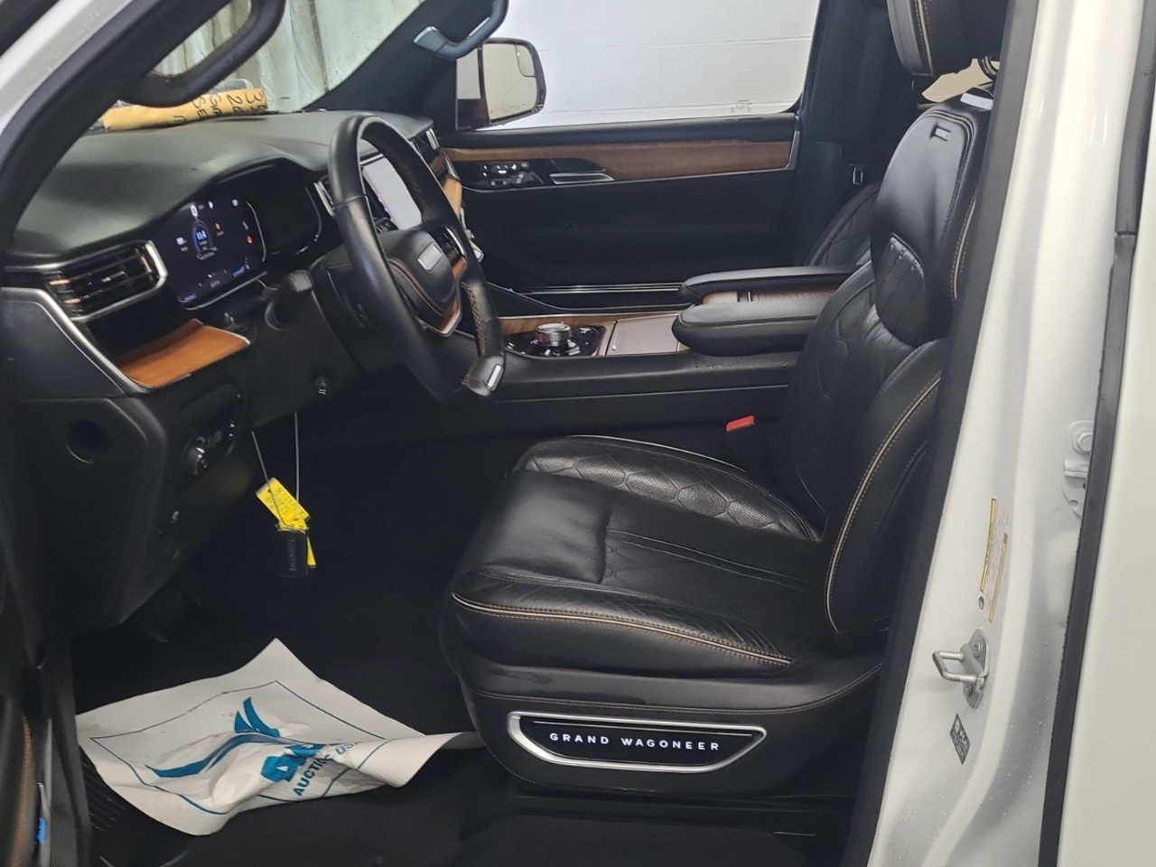 Jeep Grand Wagoneer Series III 4WD 2022