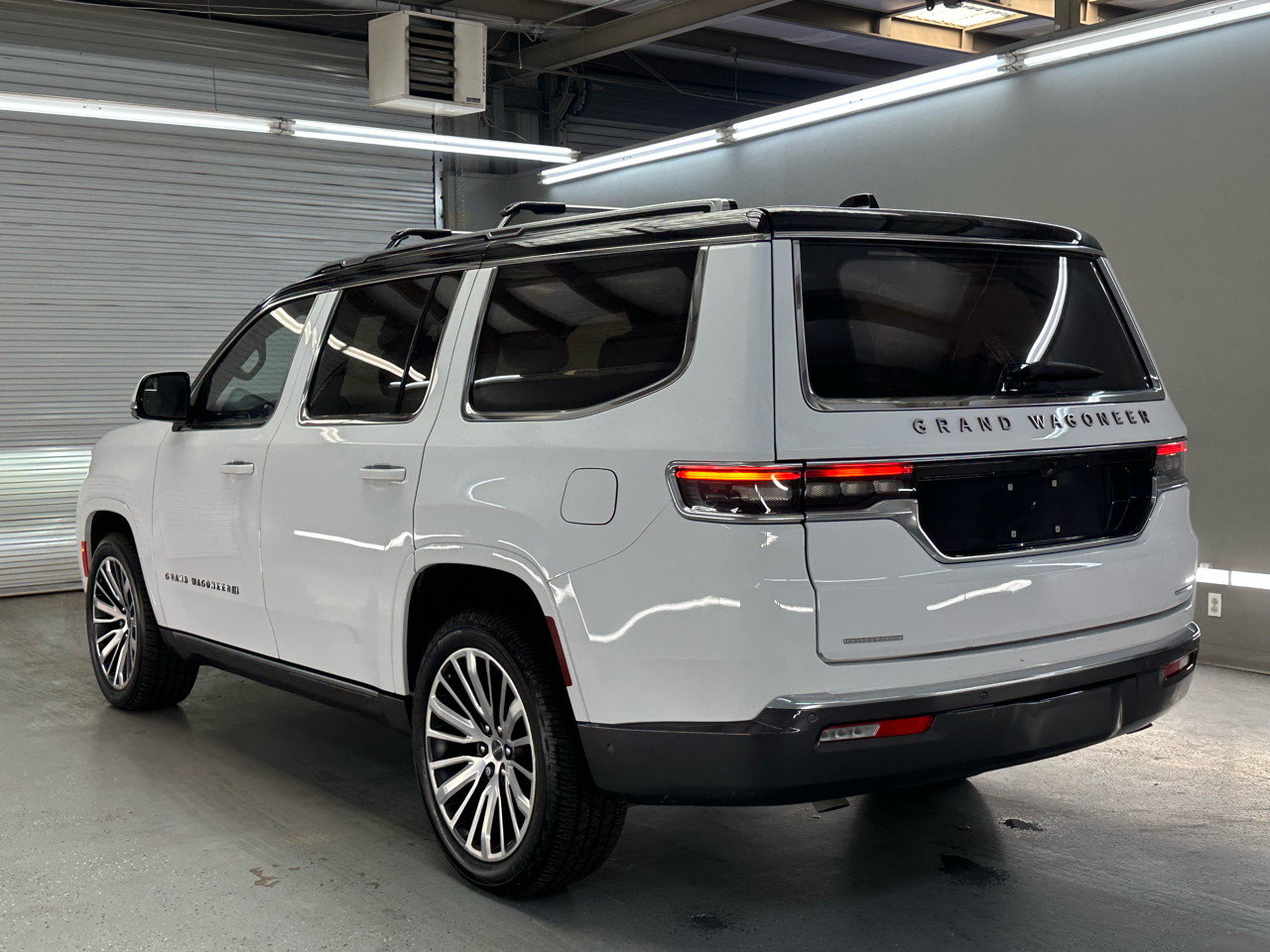 Jeep Grand Wagoneer Series III 4WD 2022