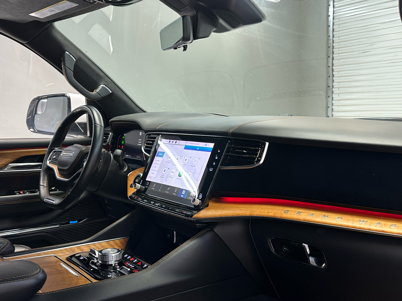 Jeep Grand Wagoneer Series III 4WD 2022