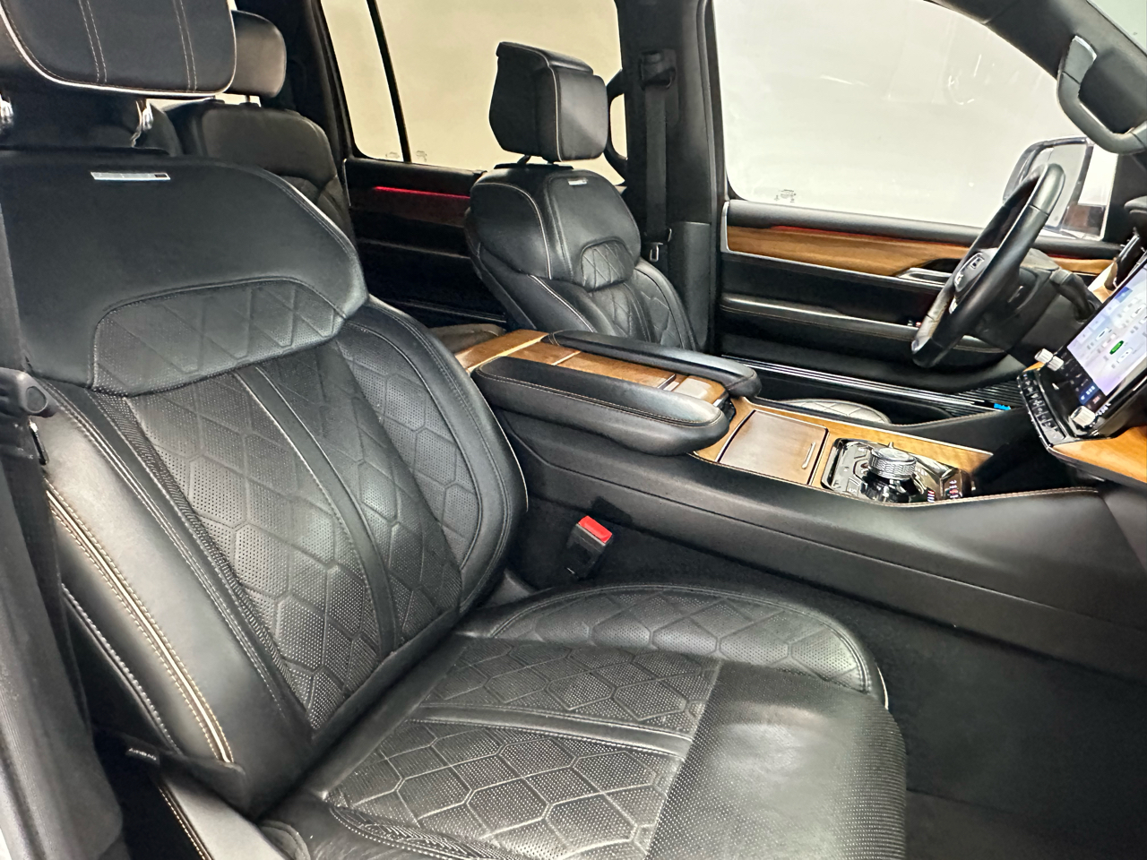 Jeep Grand Wagoneer Series III 4WD 2022