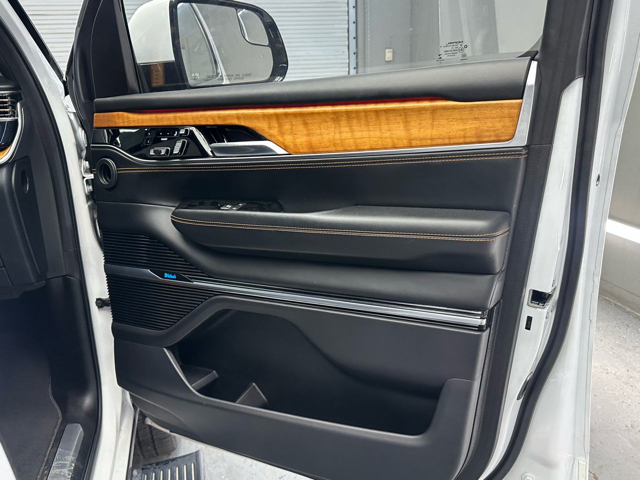 Jeep Grand Wagoneer Series III 4WD 2022