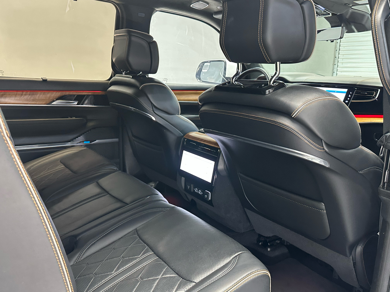 Jeep Grand Wagoneer Series III 4WD 2022