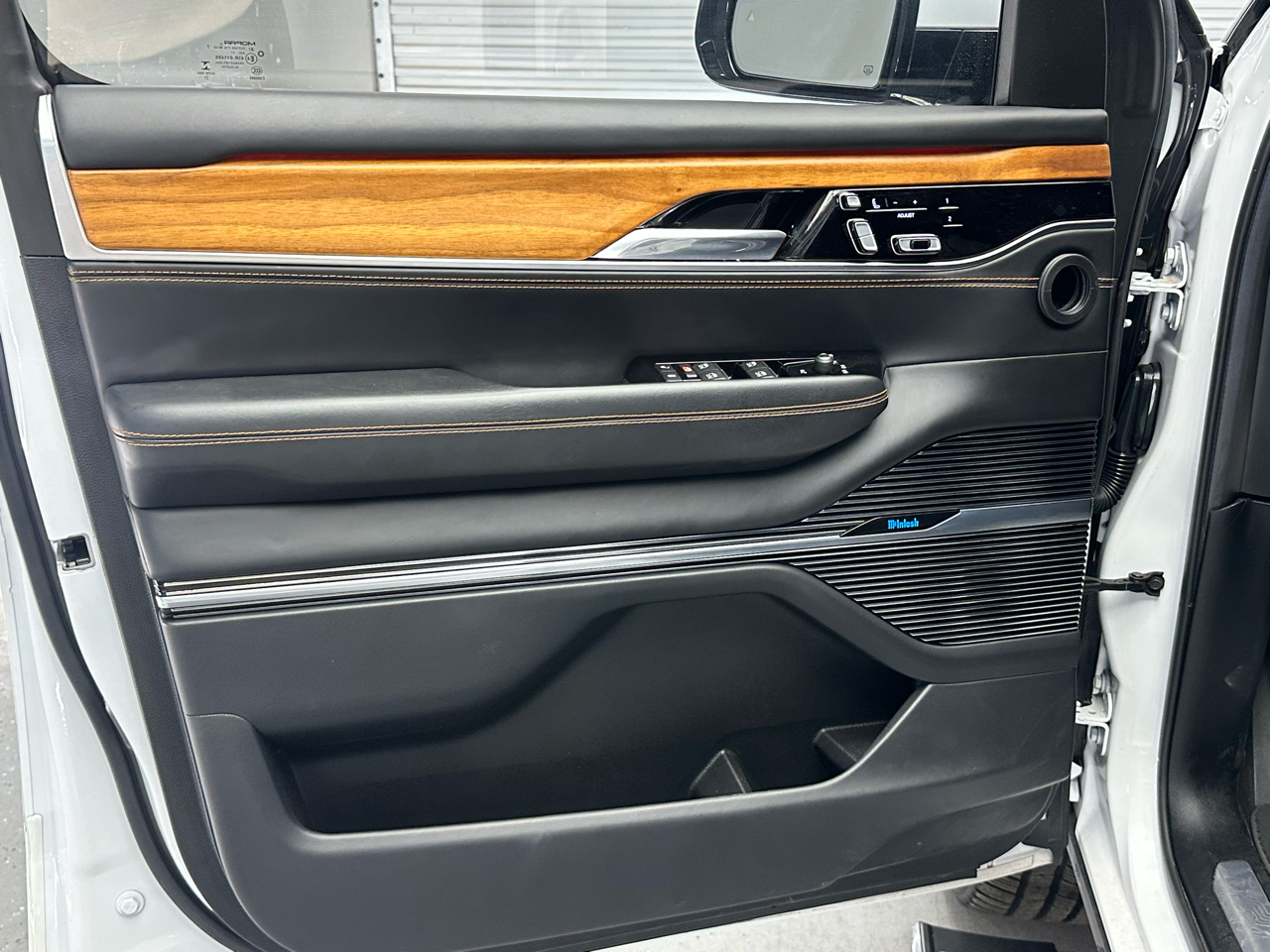 Jeep Grand Wagoneer Series III 4WD 2022