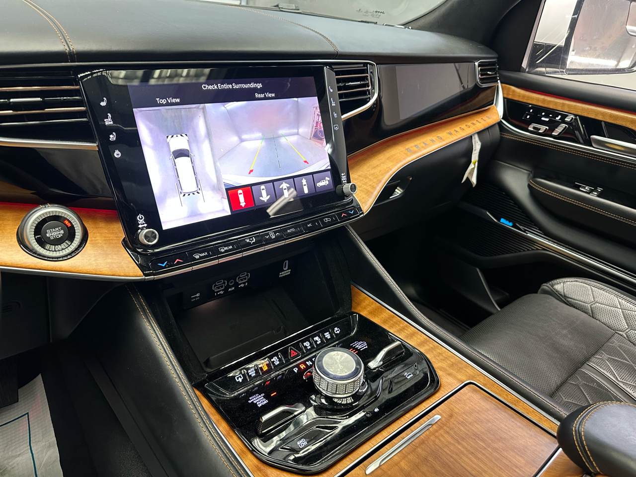 Jeep Grand Wagoneer Series III 4WD 2022