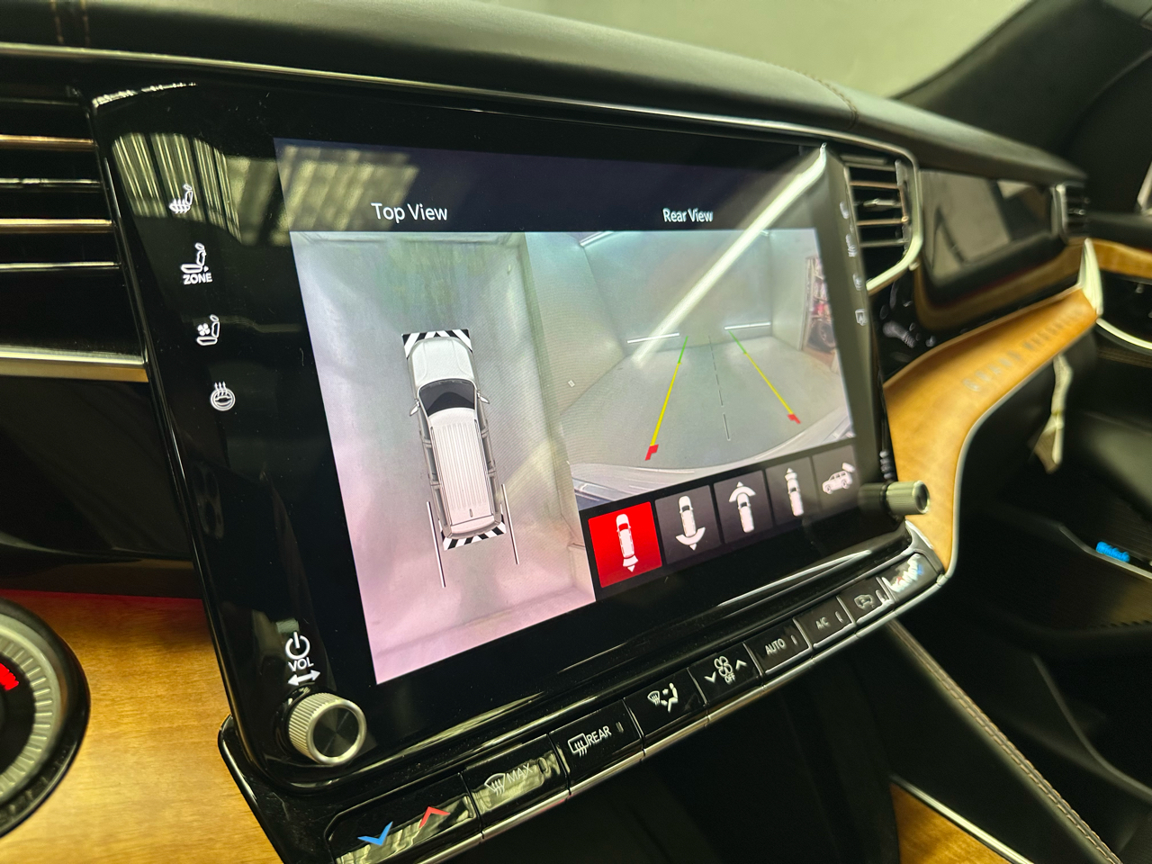 Jeep Grand Wagoneer Series III 4WD 2022