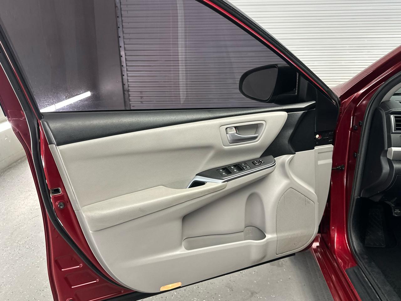 Toyota Camry SE 2017