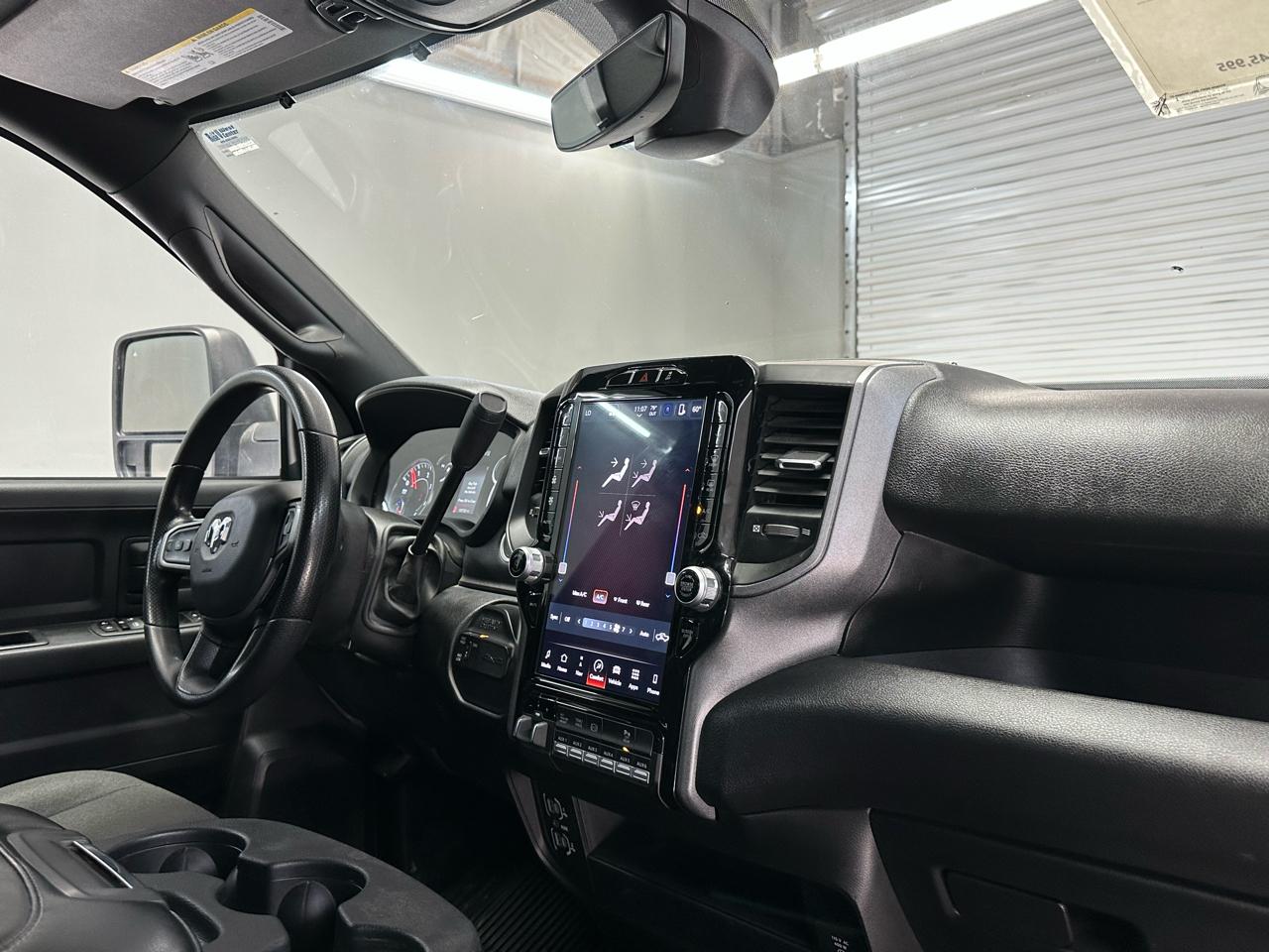 RAM 3500 Tradesman Crew Cab 4WD DRW 2024