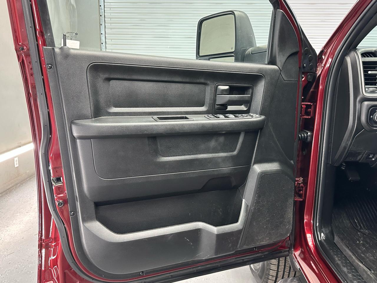 RAM 3500 Tradesman Crew Cab 4WD DRW 2024