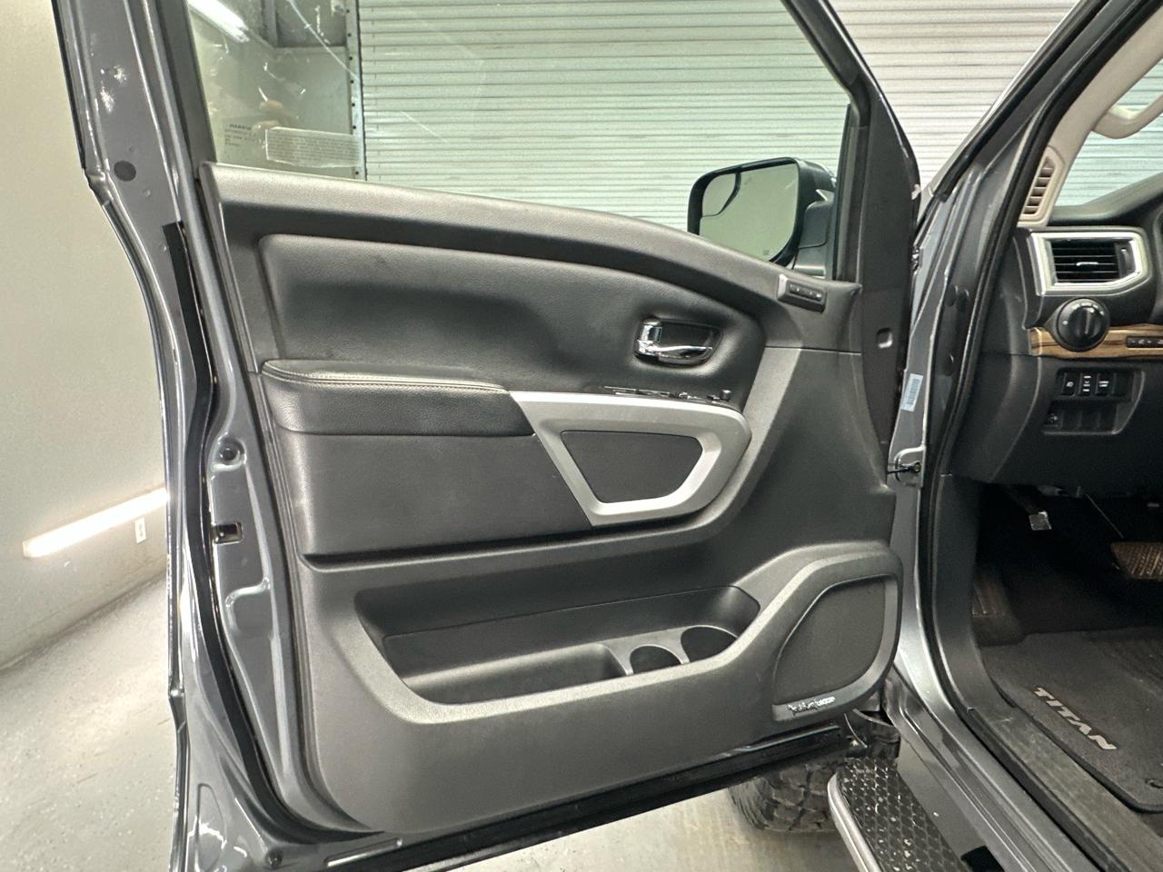 Nissan Titan PRO-4X Crew Cab 4WD 2018