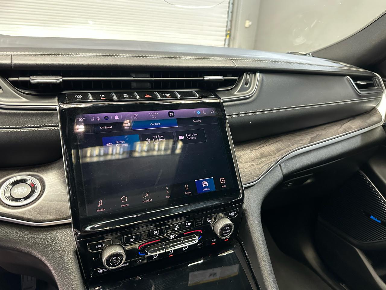 Jeep Grand Cherokee L Overland 4WD 2023