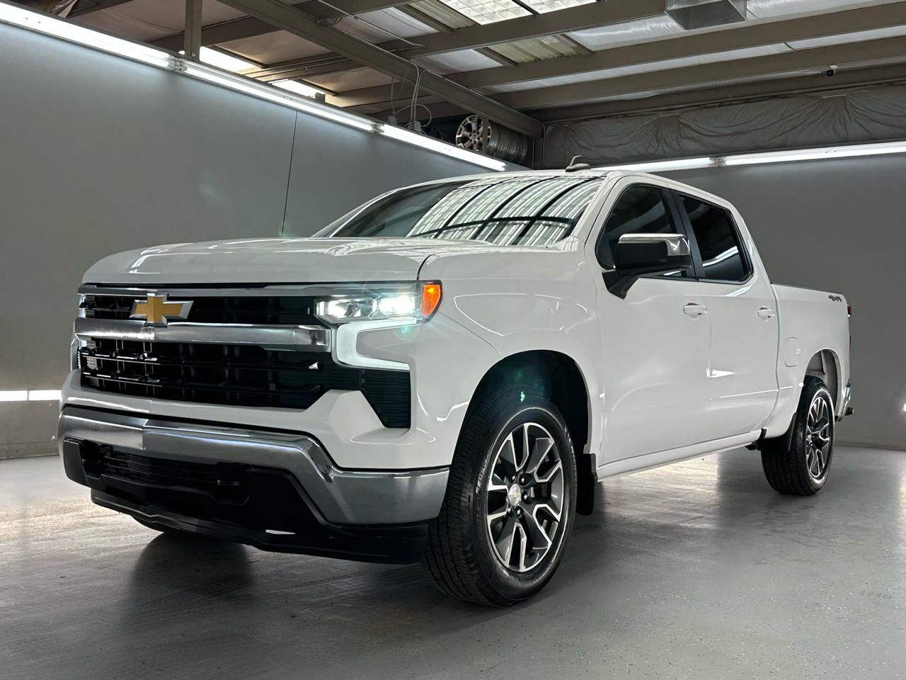Chevrolet Silverado 1500 LT Crew Cab 4WD 2022