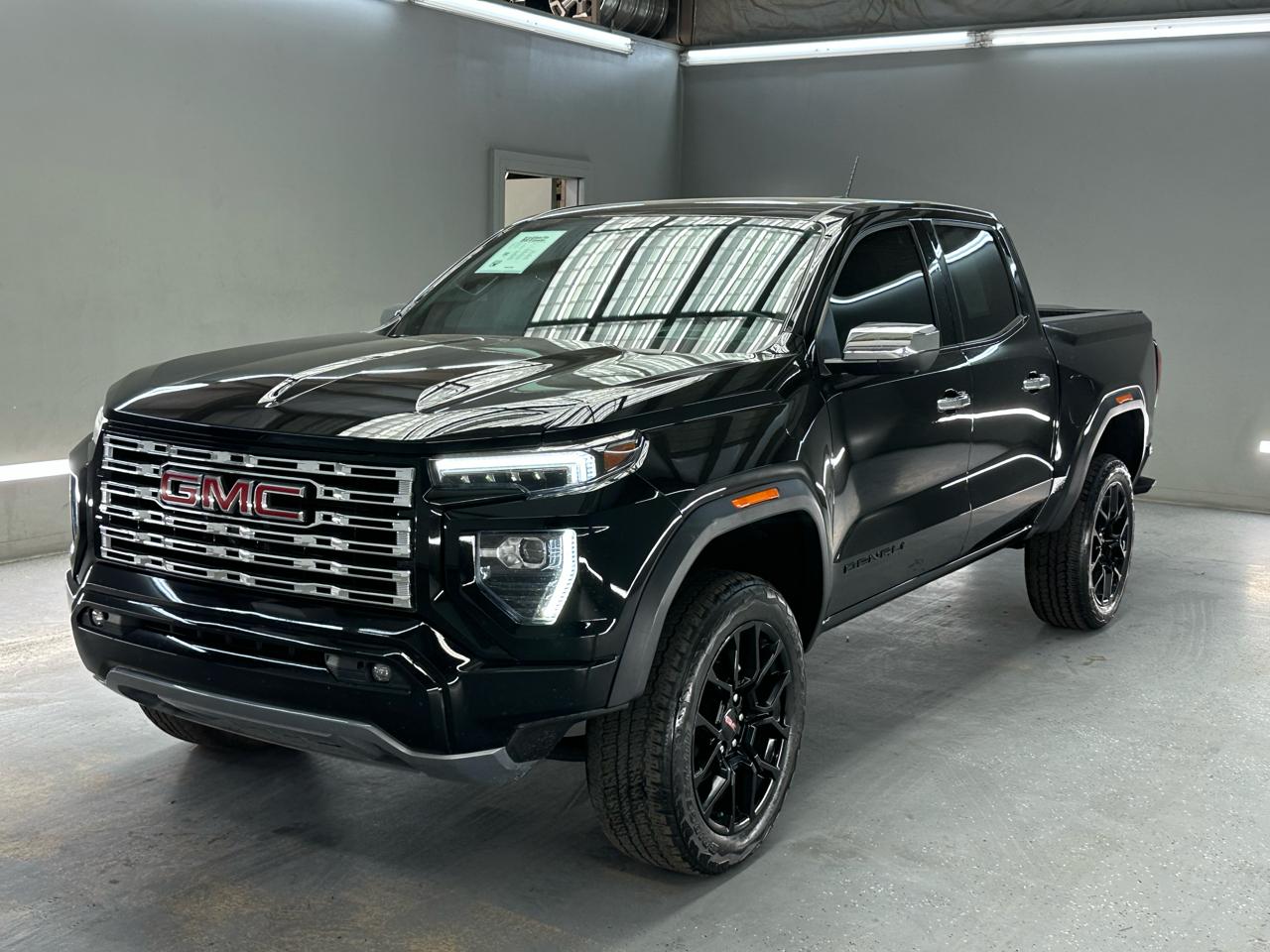 GMC Canyon Denali Crew Cab 4WD 2024