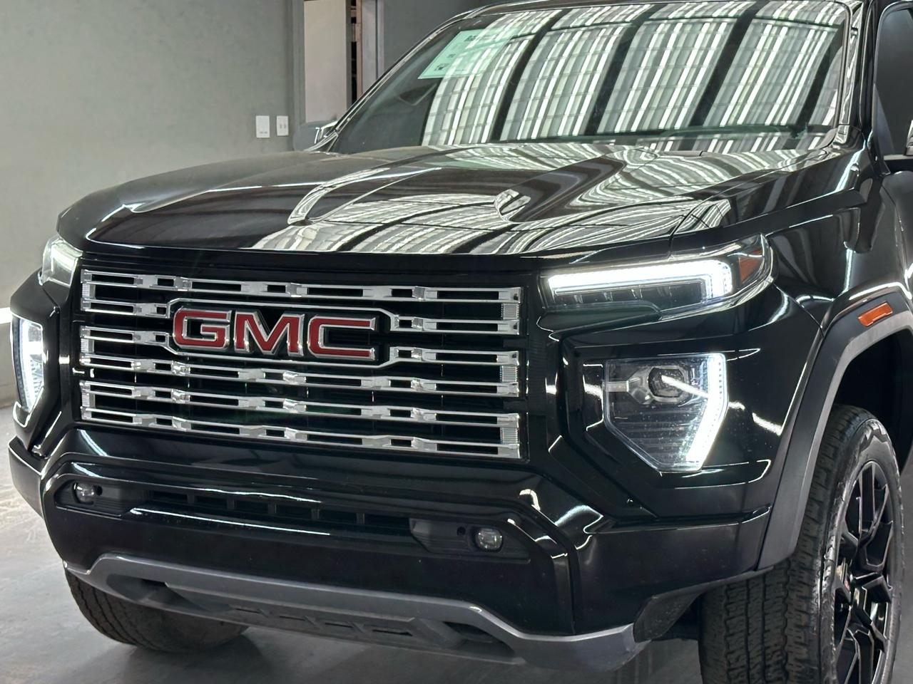 GMC Canyon Denali Crew Cab 4WD 2024