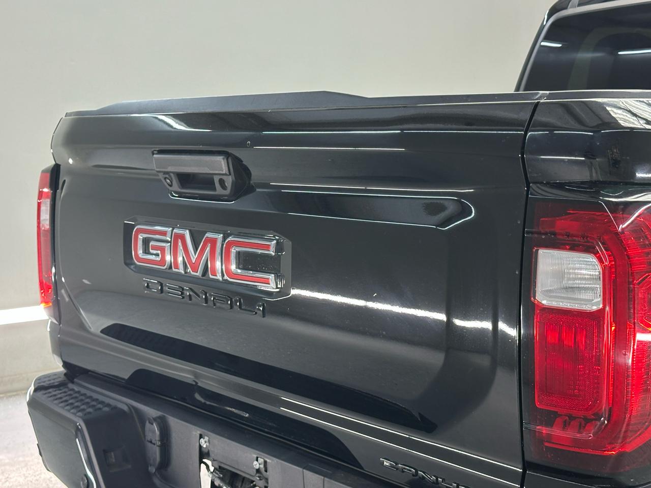GMC Canyon Denali Crew Cab 4WD 2024