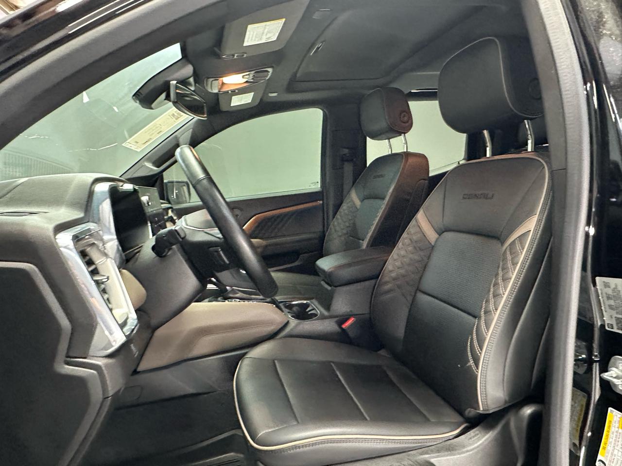 GMC Canyon Denali Crew Cab 4WD 2024