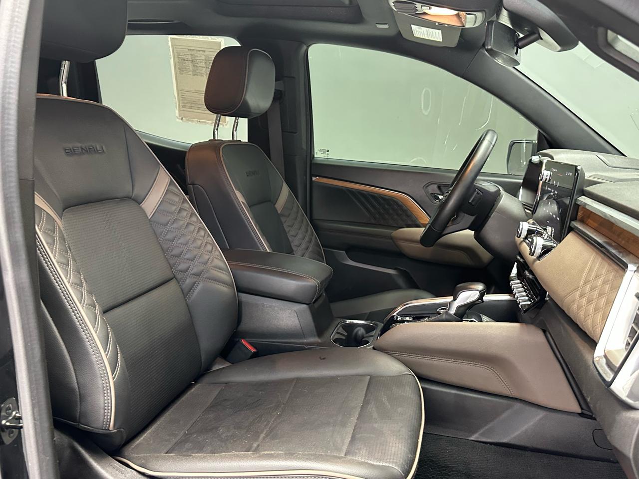 GMC Canyon Denali Crew Cab 4WD 2024