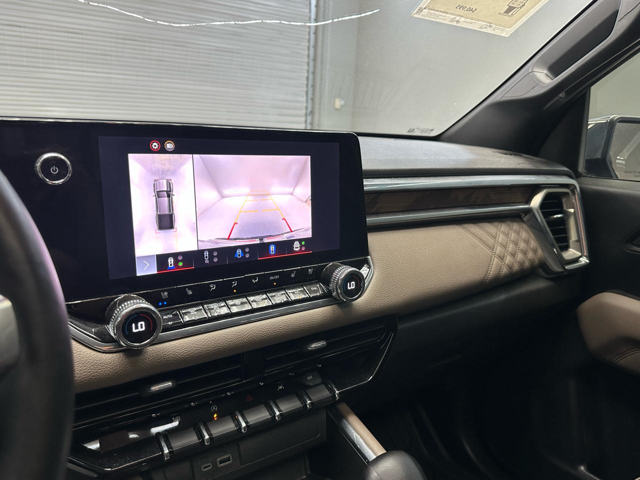 GMC Canyon Denali Crew Cab 4WD 2024