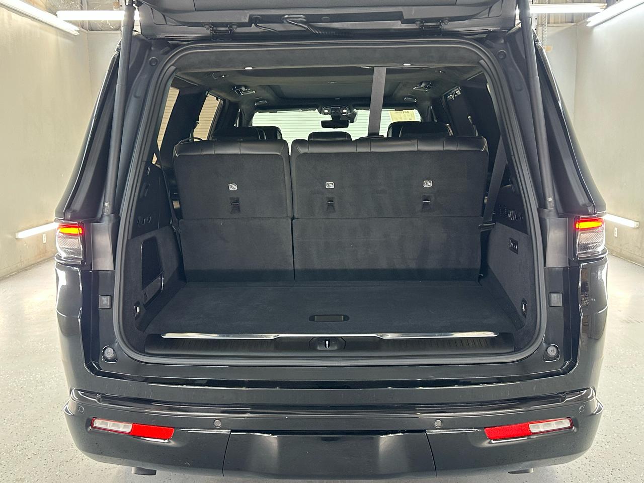 Jeep Grand Wagoneer Series II Obsidian 4x4 2023