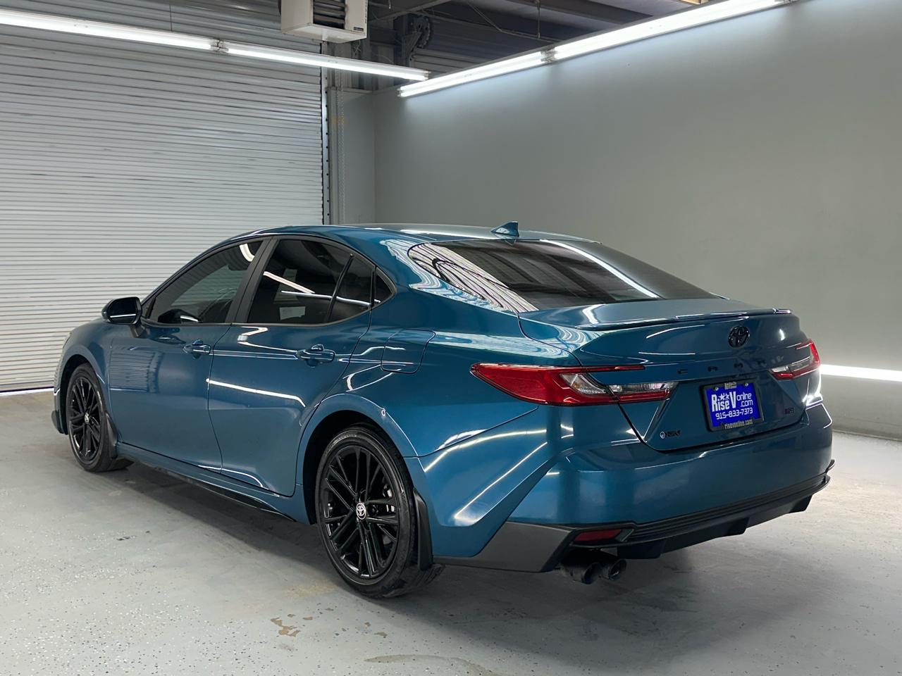 Toyota Camry Hybrid XLE 2025