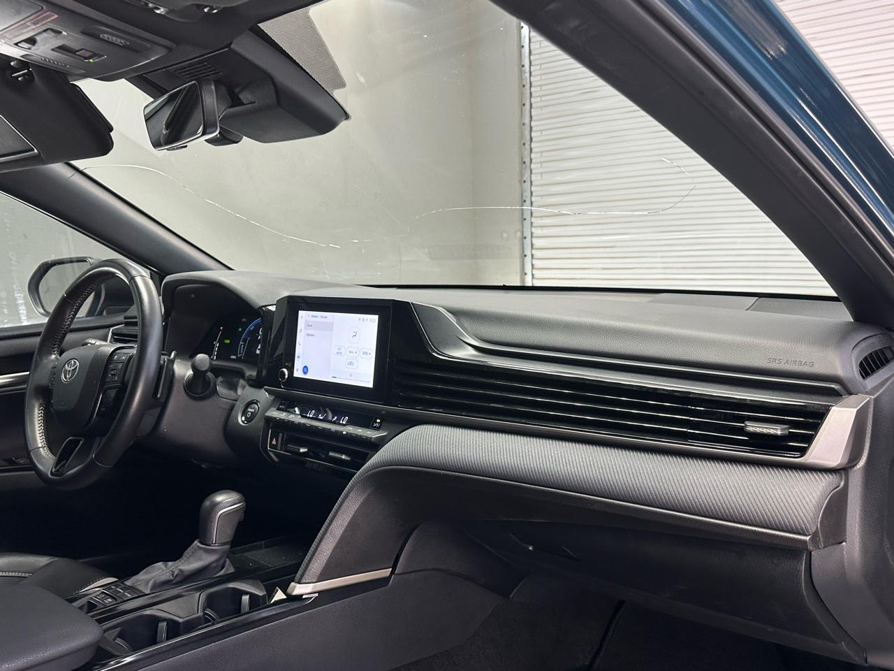 Toyota Camry Hybrid XLE 2025