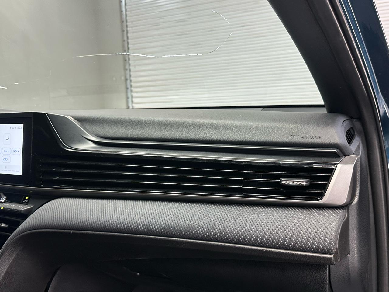 Toyota Camry Hybrid XLE 2025