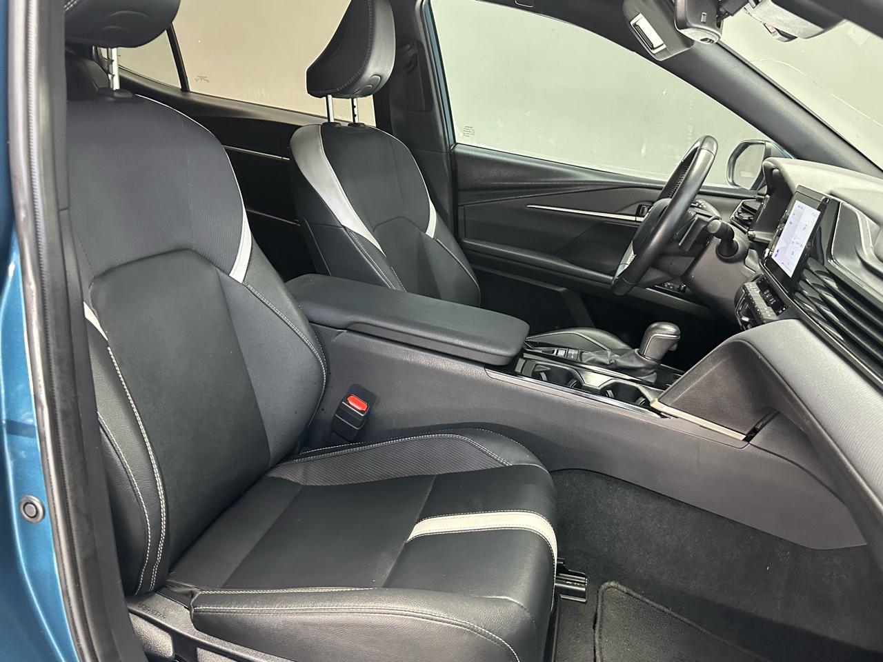 Toyota Camry Hybrid XLE 2025