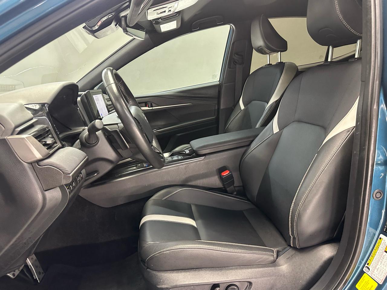 Toyota Camry Hybrid XLE 2025