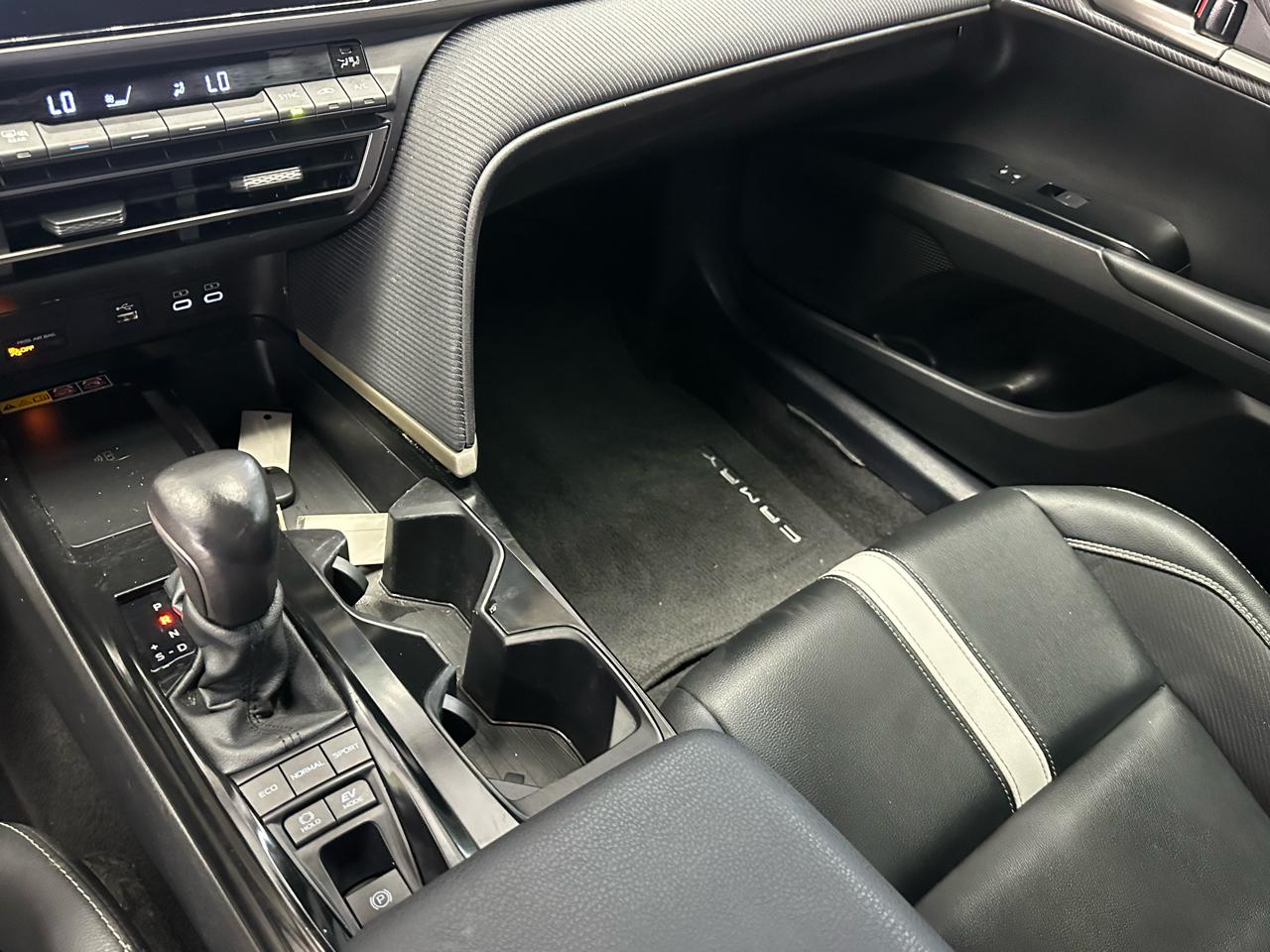 Toyota Camry Hybrid XLE 2025