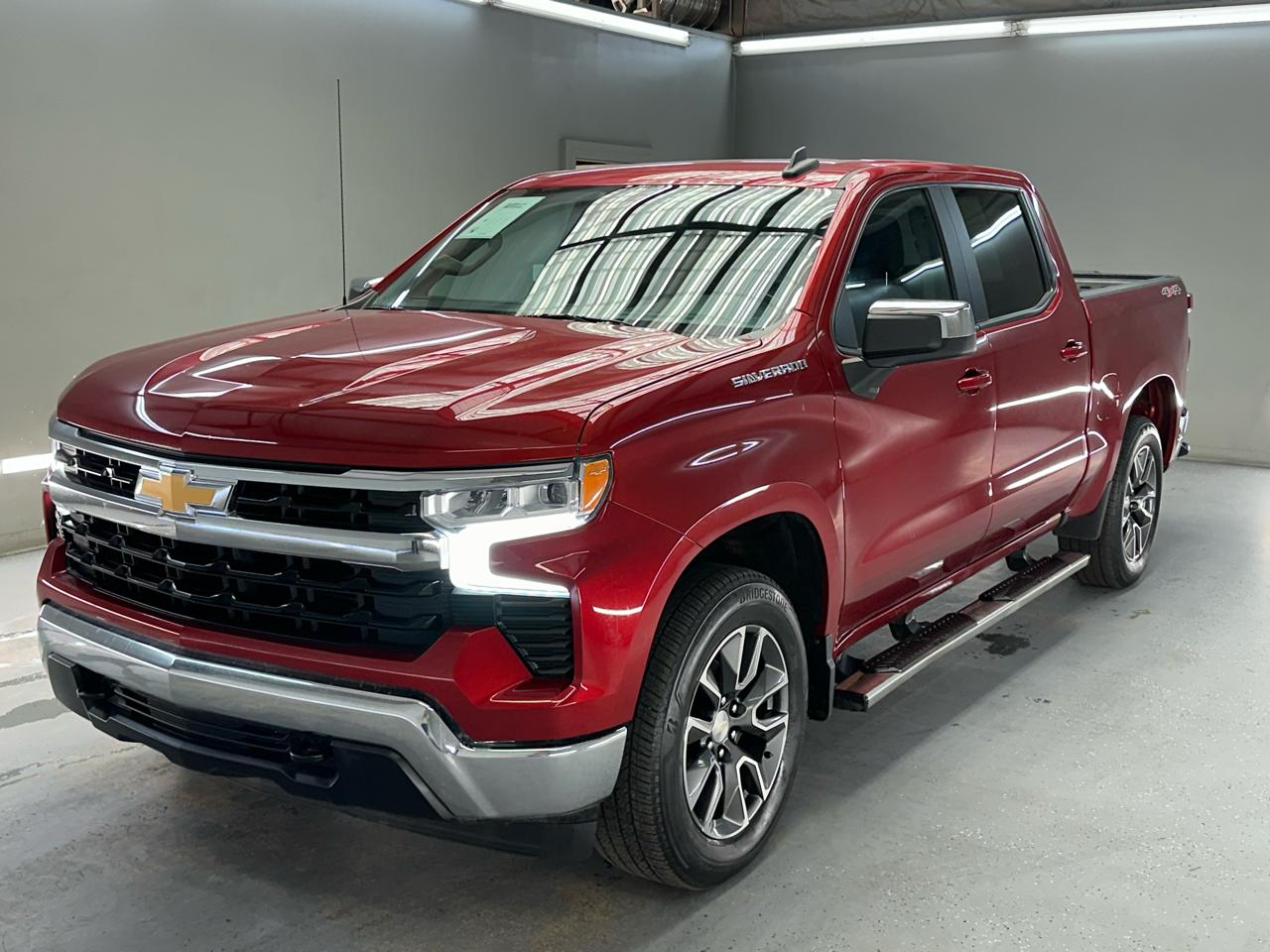 Chevrolet Silverado 1500 LT Crew Cab 4WD 2024