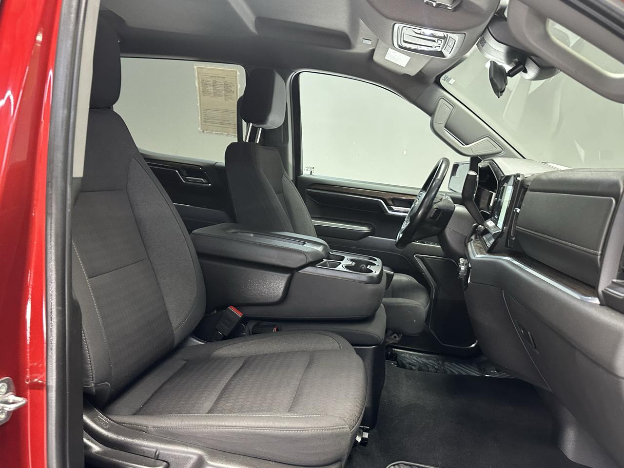 Chevrolet Silverado 1500 LT Crew Cab 4WD 2024