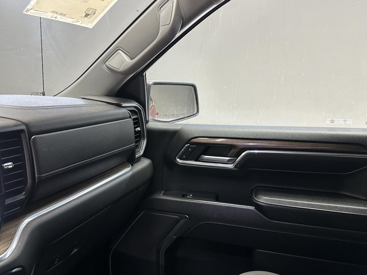 Chevrolet Silverado 1500 LT Crew Cab 4WD 2024