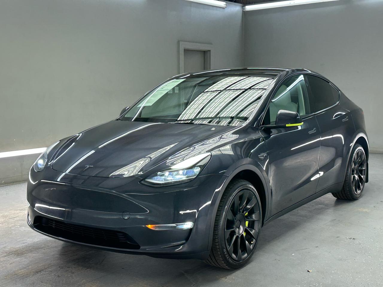 Tesla Model Y  2024
