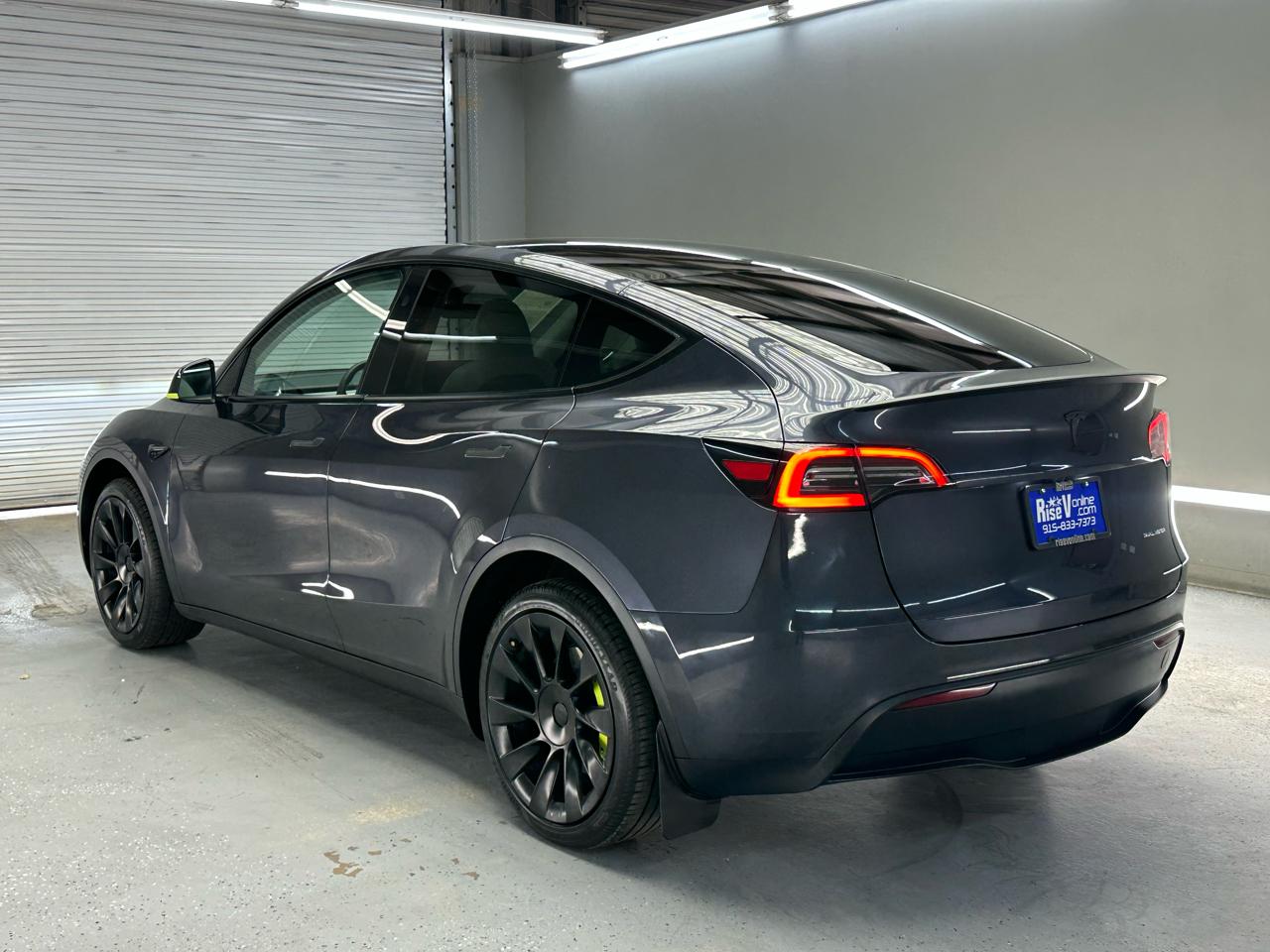 Tesla Model Y  2024