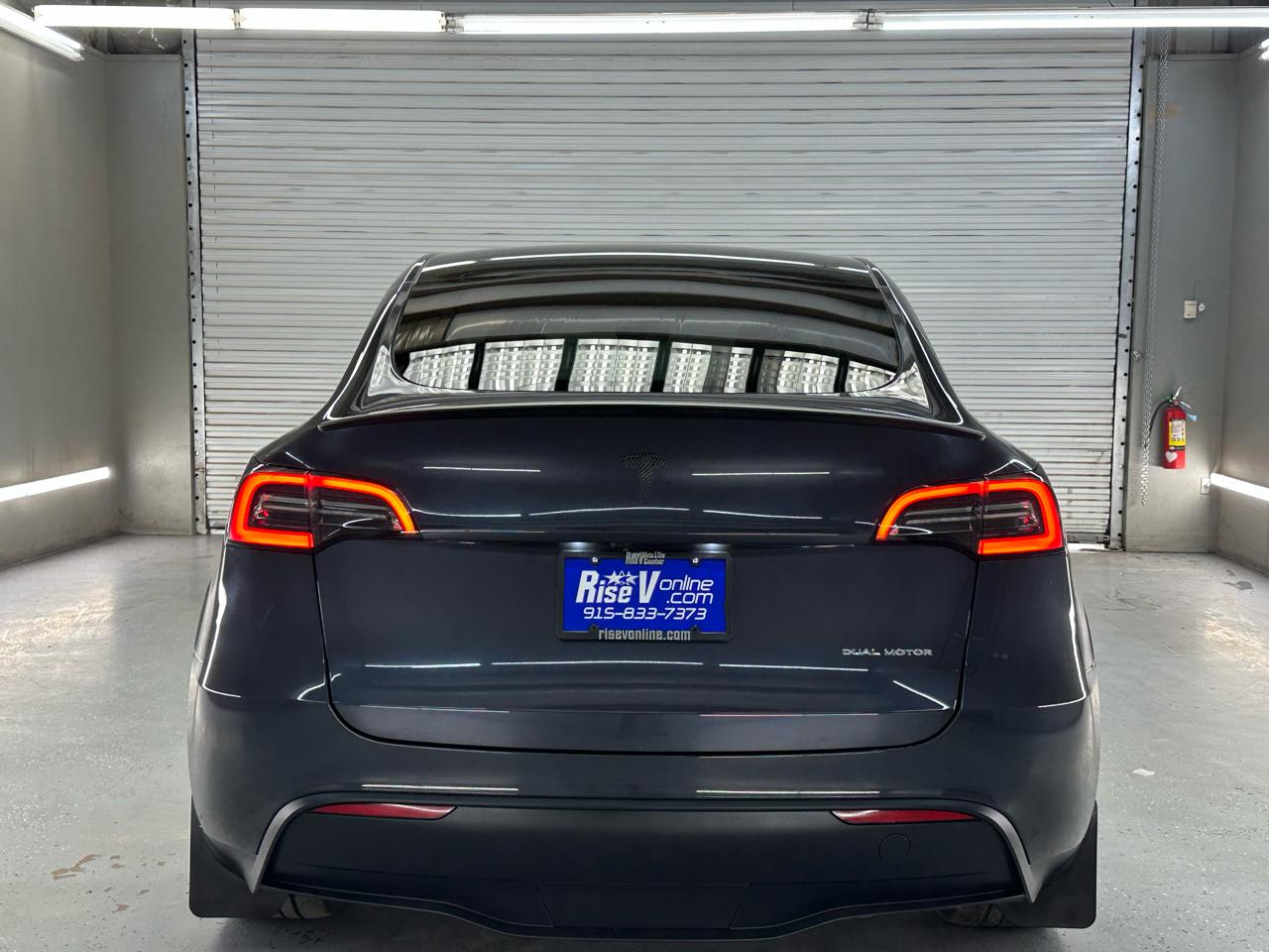 Tesla Model Y  2024