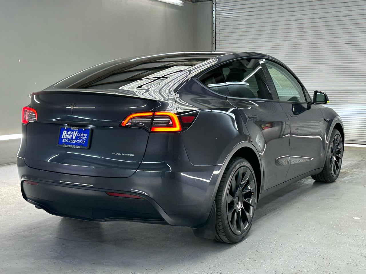 Tesla Model Y  2024