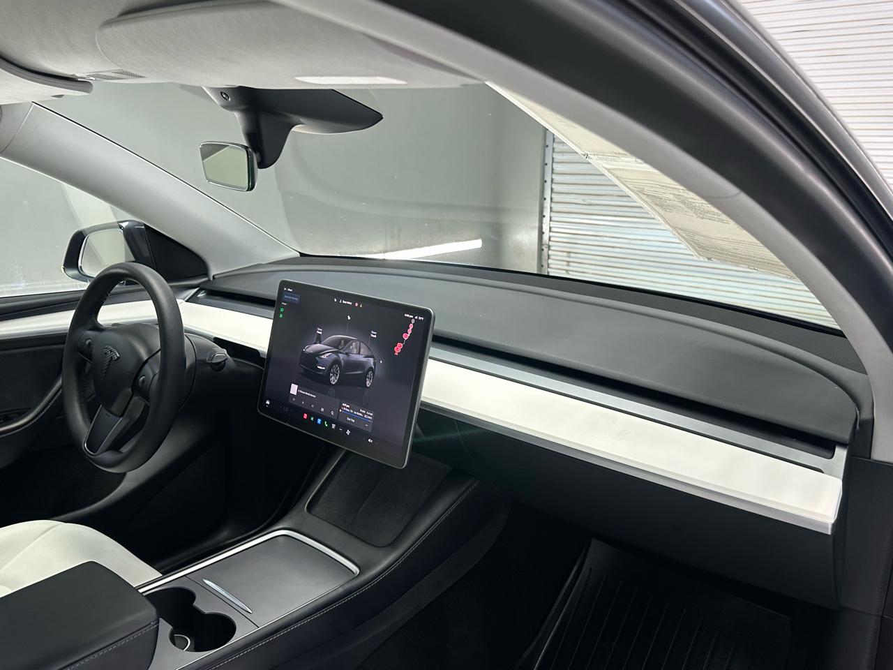 Tesla Model Y  2024