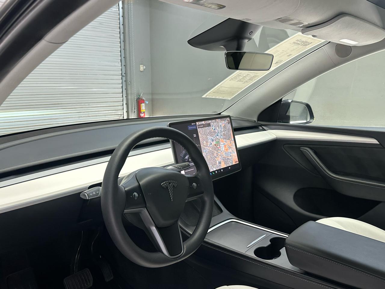 Tesla Model Y  2024