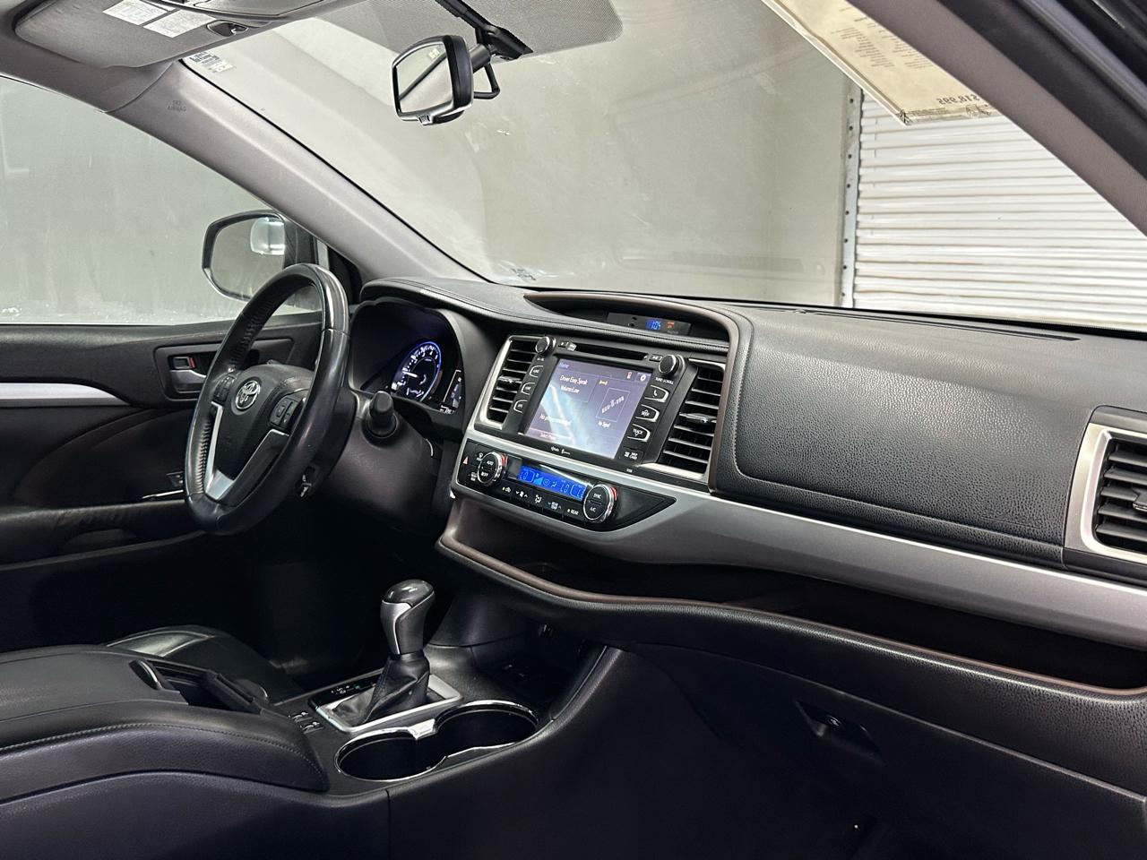 Toyota Highlander XLE FWD V6 2015