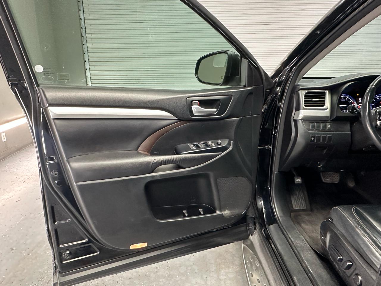 Toyota Highlander XLE FWD V6 2015