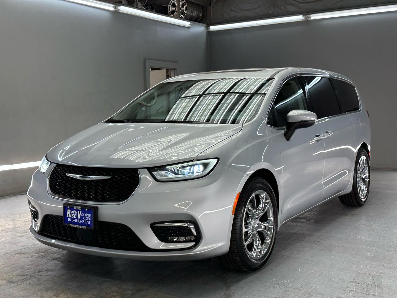 Chrysler Pacifica Touring L 2023