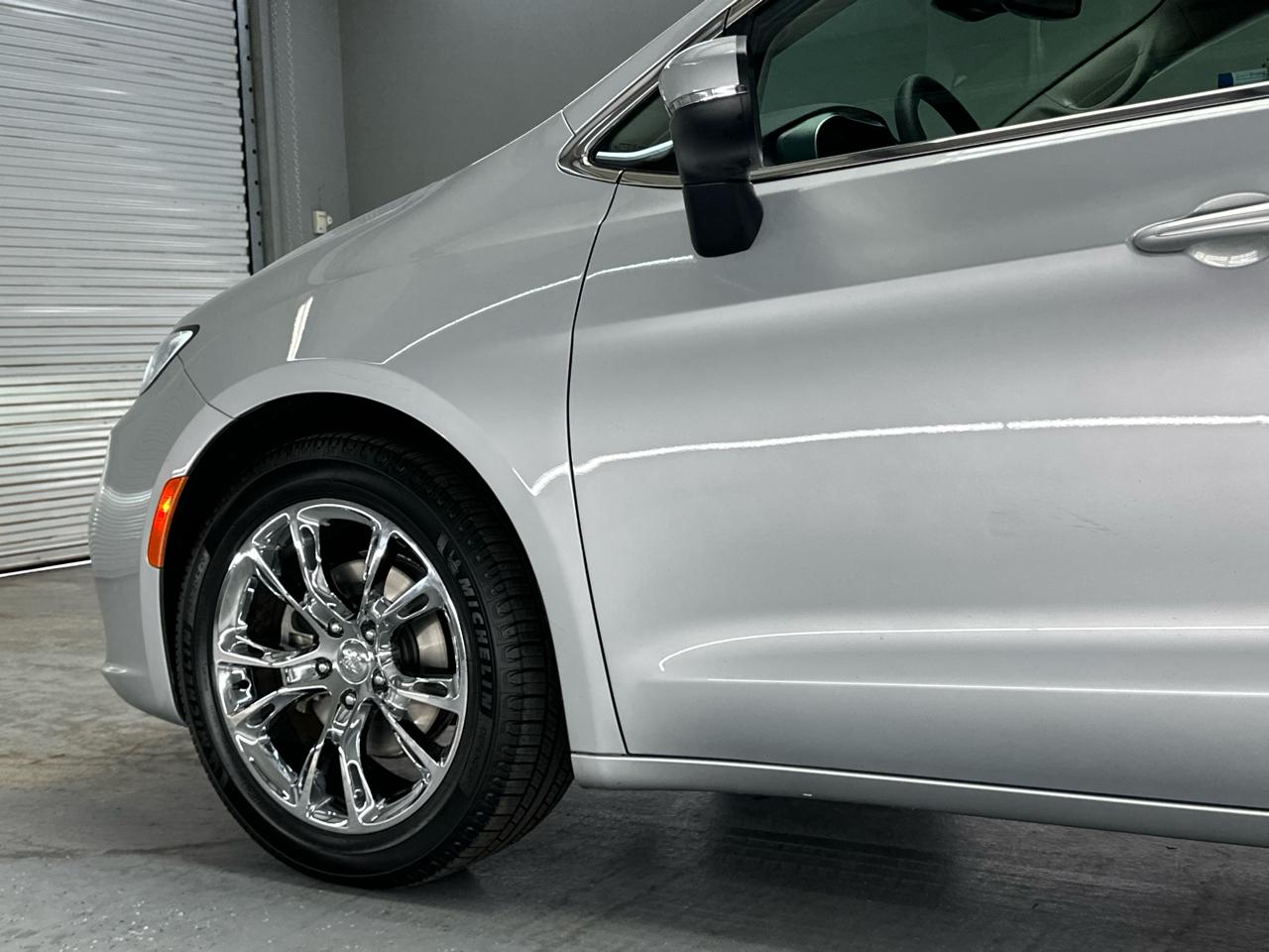 Chrysler Pacifica Touring L 2023